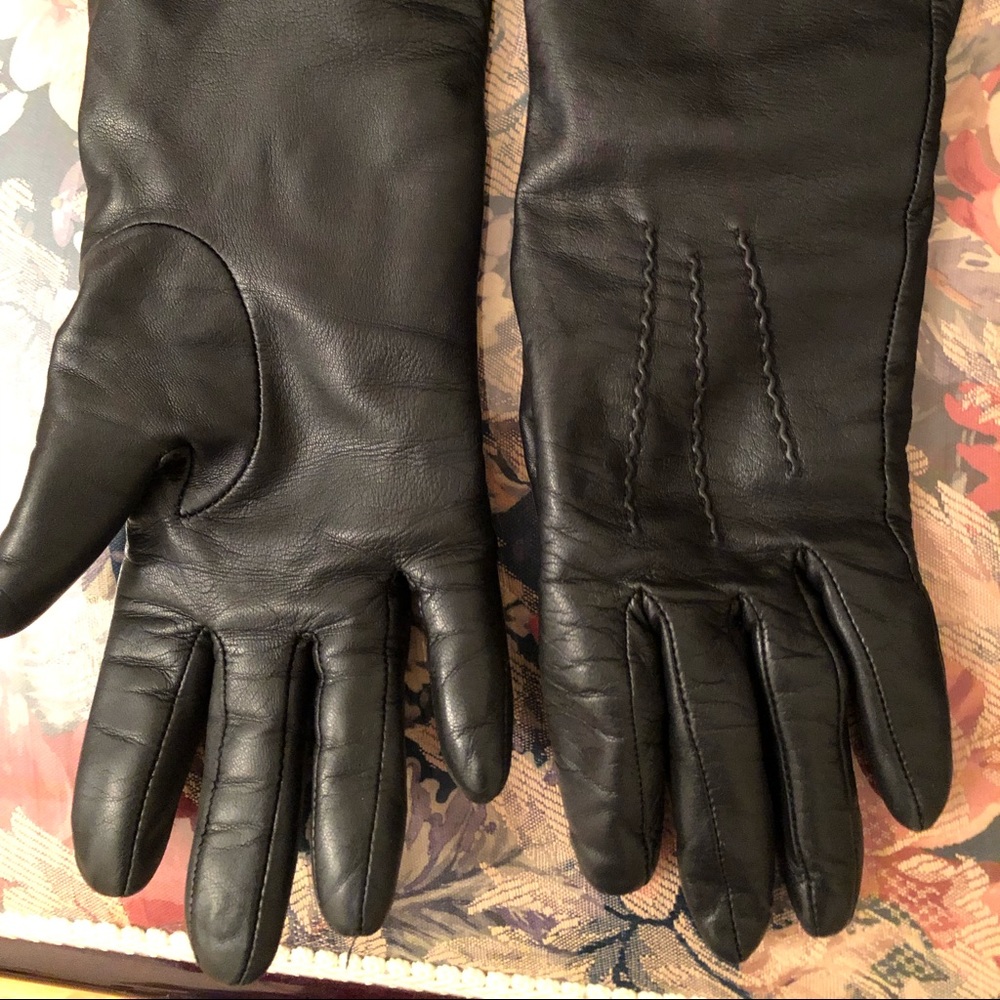 Leather gloves